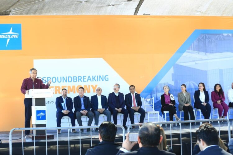 Coloca gobernador de Tamaulipas primera piedra de nueva planta Medline en Nuevo Laredo