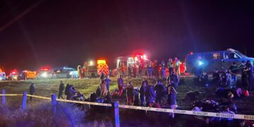 Carreterazo entre tráiler y autobús en tramo González-Llera; dos muertos y 42 heridos