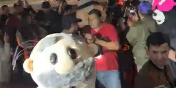 Protesta en MG Reynosa se convierte en fiesta popular