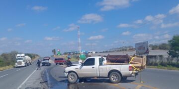 Bloqueo parcial de la Carretera Victoria-Soto la Marina por accidente vehicular.