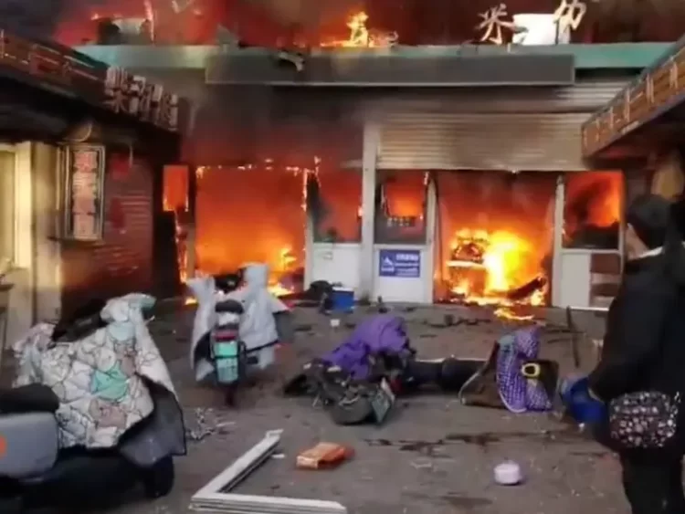 Incendio en mercado de Liguang, China deja 8 muertos y 15 heridos