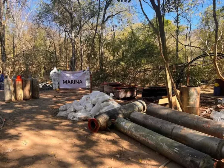 FGR y Semar desmantelan un narcolaboratorio más en Sinaloa