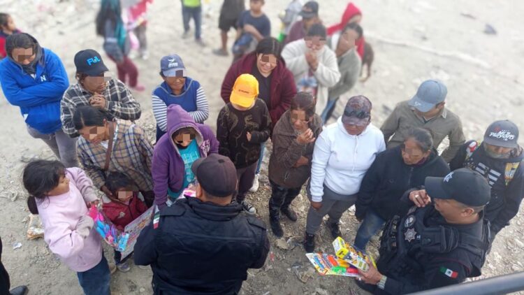 Guardia Estatal obsequia juguetes y dulces a menores de Ciudad Victoria