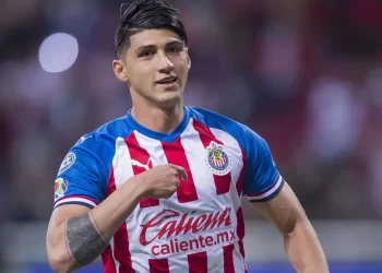 Alan Pulido regresa a vestir los colores de Chivas en la liga MX