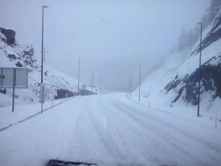 Reportan intensas nevadas en Durango