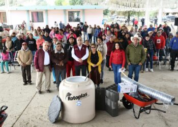 Reciben familias tamaulipecas paquetes de huertos de traspatio