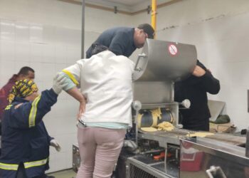 Empleada sufre accidente en máquina para tortillas