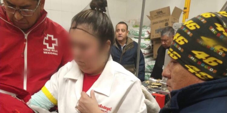 Empleada sufre accidente en máquina para tortillas