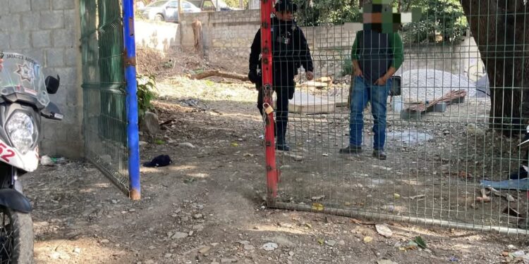 Asesinan a albañil y esconden su cuerpo bajo colchón