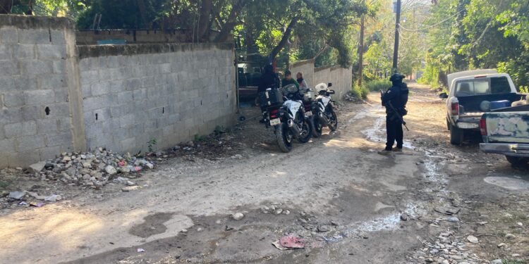 Asesinan a albañil y esconden su cuerpo bajo colchón