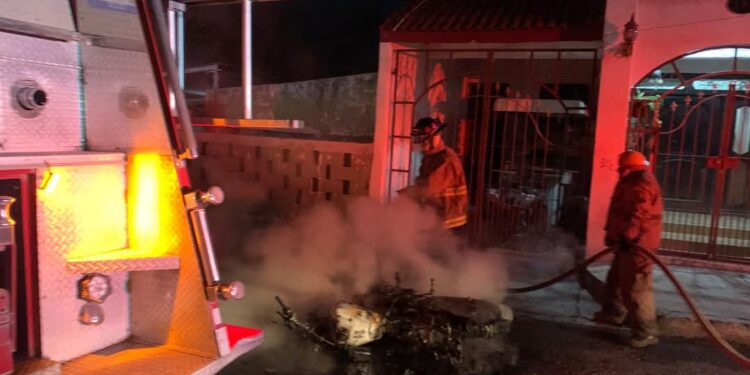 Se incendia motocicleta en Col. Enrique Cárdenas de Cd Victoria