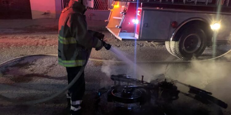 Se incendia motocicleta en Col. Enrique Cárdenas de Cd Victoria