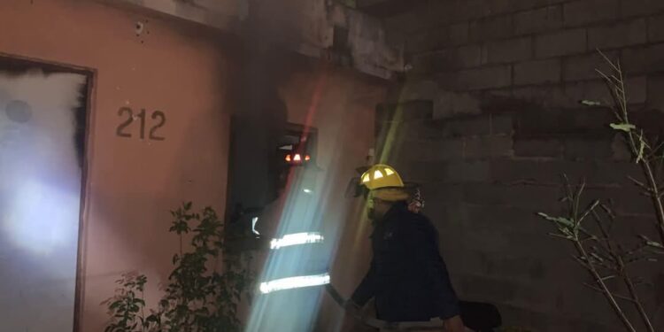 Atiende Bomberos dos incendios en viviendas