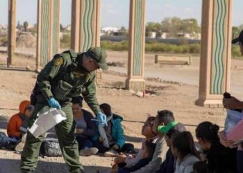 Arrestan a 308 migrantes en el segundo día del mandato de Trump
