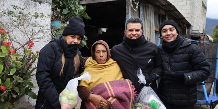 Distribuyen Municipio y DIF Victoria apoyos invernales.