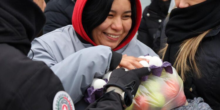 Distribuyen Municipio y DIF Victoria apoyos invernales.