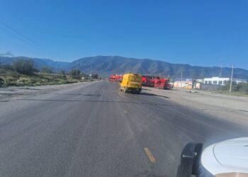 Cierran carretera Rumbo Nuevo por traslado de calderas