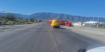Cierran carretera Rumbo Nuevo por traslado de calderas