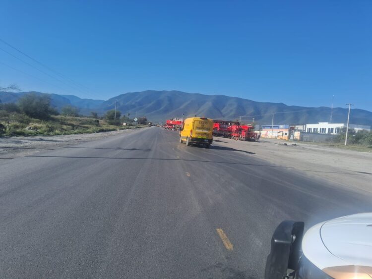Cierran carretera Rumbo Nuevo por traslado de calderas