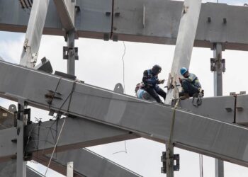 Esperar y actuar con cabeza fría pide Sheinbaum ante aranceles de Trump al acero y aluminio