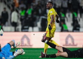  Quiñones anota doblete gana el Al Qadasiya en Liga de Arabia Saudita