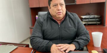 Mil 900 pesos la multa por hablar por teléfono celular al conducir un automóvil