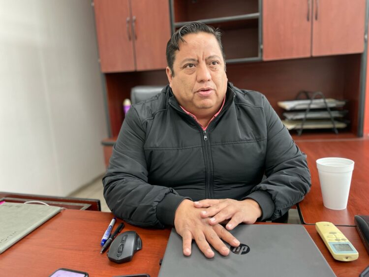 Mil 900 pesos la multa por hablar por teléfono celular al conducir un automóvil