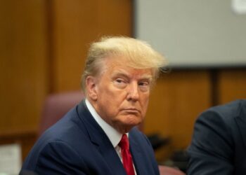 Trump prevé imponer aranceles a coches importados a EU en abril