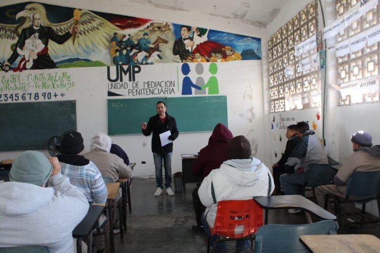 Reciben penales de Tamaulipas seis mil libros donados en campaña “Alas para Volar”