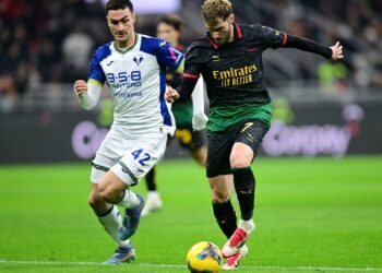 Santiago Gimenez se luce; da el triunfo al Milan 2-1 sobre Verona