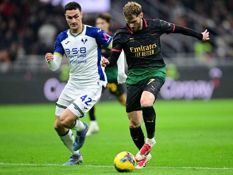 Santiago Gimenez se luce; da el triunfo al Milan 2-1 sobre Verona