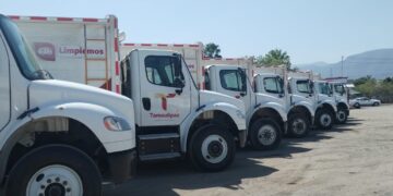 Mantiene Municipio en óptimas condiciones camiones de basura.