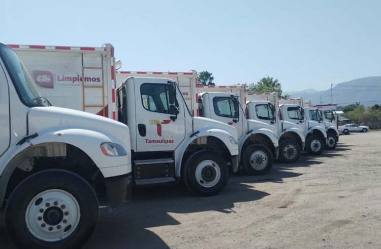 Mantiene Municipio en óptimas condiciones camiones de basura.