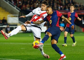 Barcelona vence 1-0 a Rayo Vallecano y retoma liderato en Liga Española