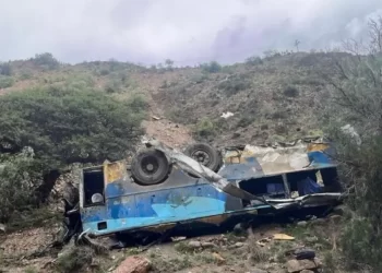 Accidente de autobús de pasajeros deja al menos 31 muertos en Bolivia