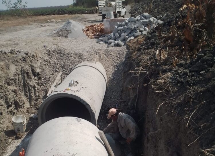 Secretaría de Obras Públicas rehabilita y construye colector pluvial en Cd. Mante