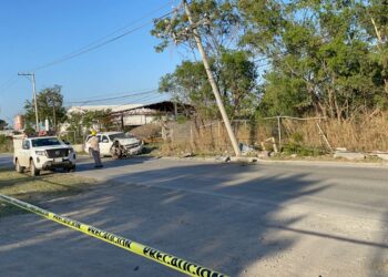 Se estrella camioneta en poste de CFE y deja sin luz a 15 colonias de Cd. Victoria