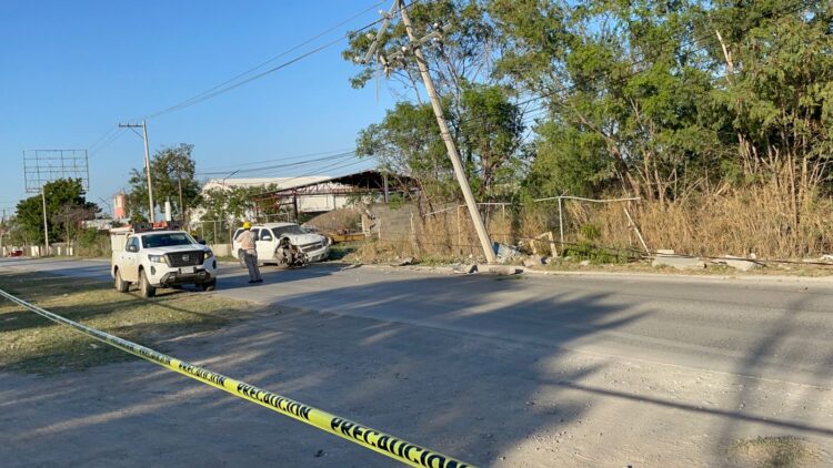 Se estrella camioneta en poste de CFE y deja sin luz a 15 colonias de Cd. Victoria