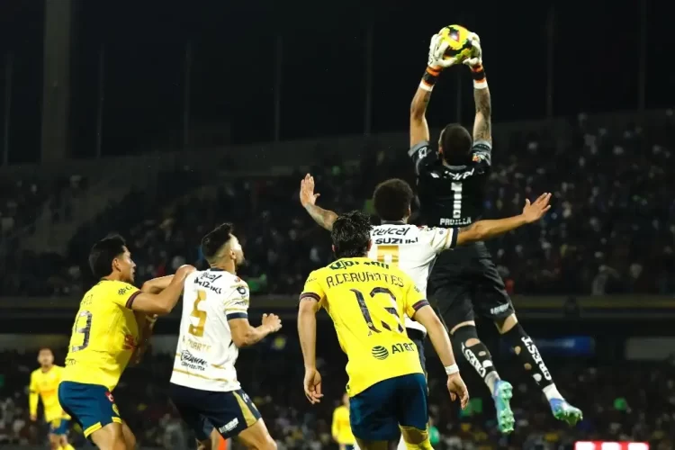 América derrota 2-0 a Pumas y se apodera del Clásico Capitalino