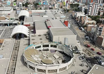 Suman 6 muertos por derrumbe de una plaza comercial en Perú