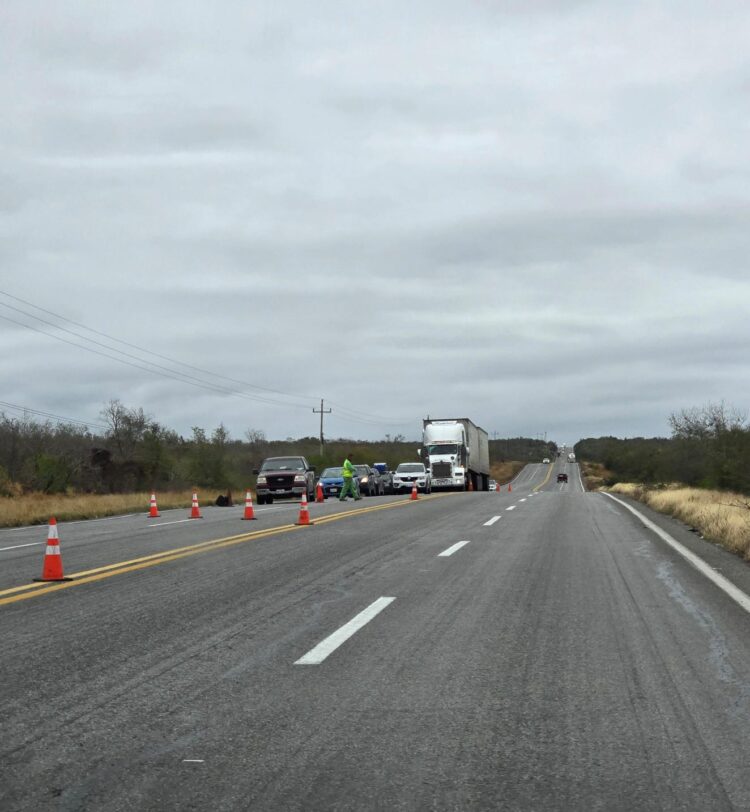 Rehabilitan tramo de carretera entre Padilla y Jiménez, Tamaulipas