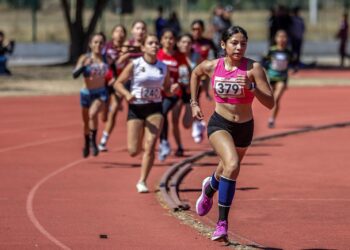 Participaron 300 deportistas en estatales de atletismo y ajedrez convocados por el INDE