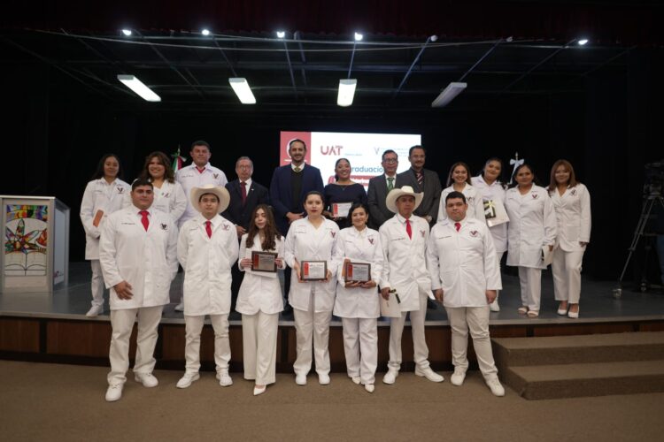 Entrega la UAT nueva generación de Médicos Veterinarios Zootecnistas en Cd. Victoria