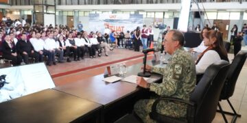 El Gral. Enrique García Jaramillo da conferencia en la UAT sobre seguridad nacional