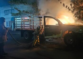 Se incendia una camioneta en la zona centro de Cd. Victoria