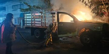 Se incendia una camioneta en la zona centro de Cd. Victoria