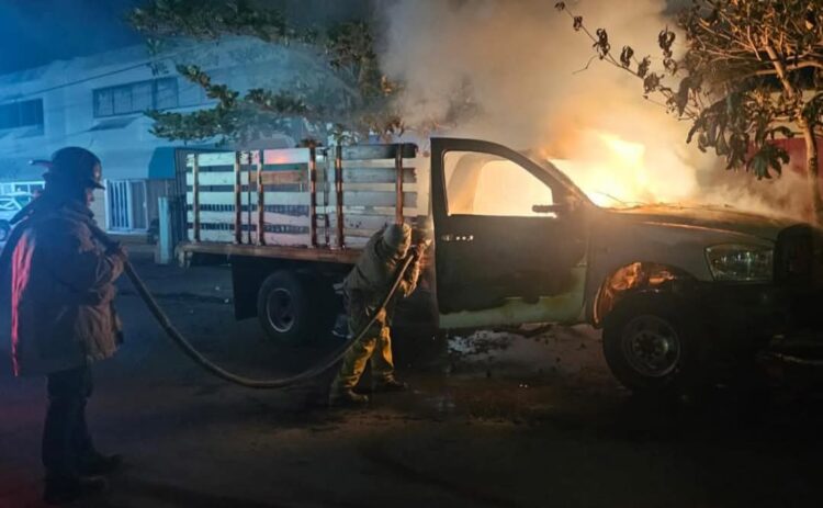 Se incendia una camioneta en la zona centro de Cd. Victoria