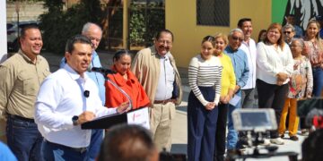 Agradecen vecinos obra pública en colonia del Maestro.