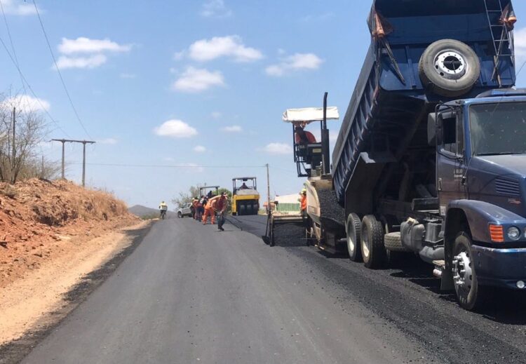 Invierten 850 mdp en maquinaria especial para repavimentar carreteras de México