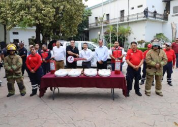 Refuerzan a PC de Victoria con unidad de combate de incendios.